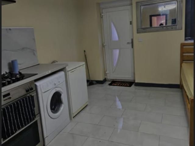 Apartment at Field Road, Sandwell