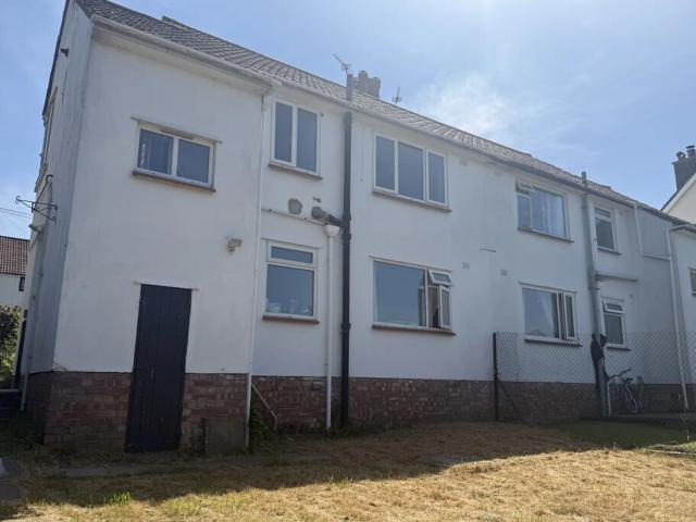 Apartment at Fielding Road, Street