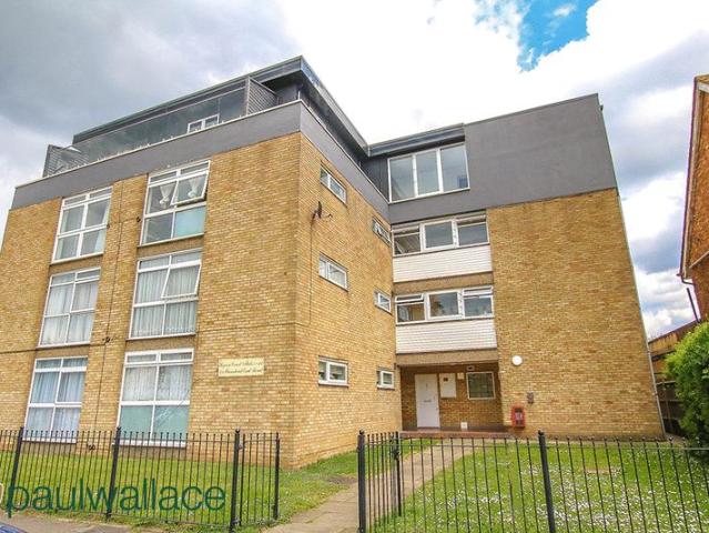 Apartment at Flamstead End Road, Cheshunt