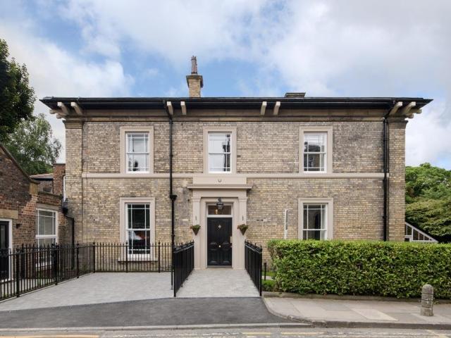 Apartment at Framlington Place, Newcastle upon Tyne