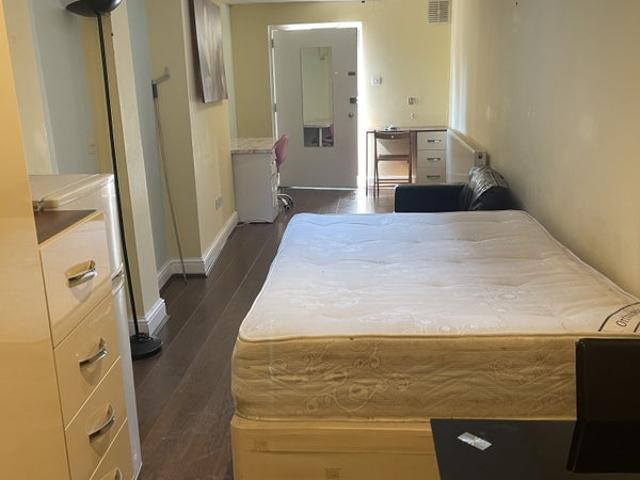 Apartment at Freeland Road, Greater London