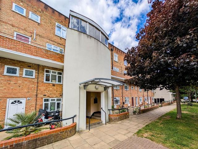Apartment at Frensham Drive, Greater London