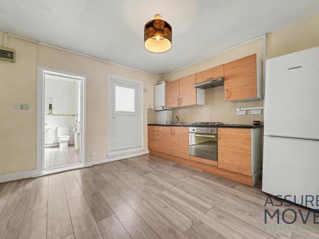 Apartment at Friern Barnet Lane, Greater London