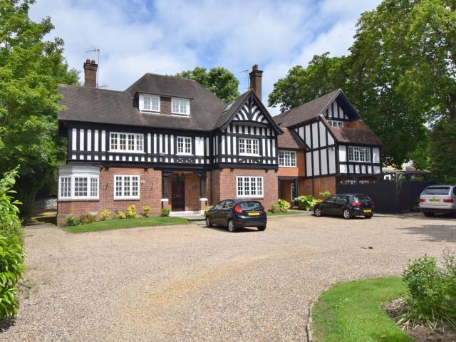 Apartment at Frithwood Avenue, Greater London