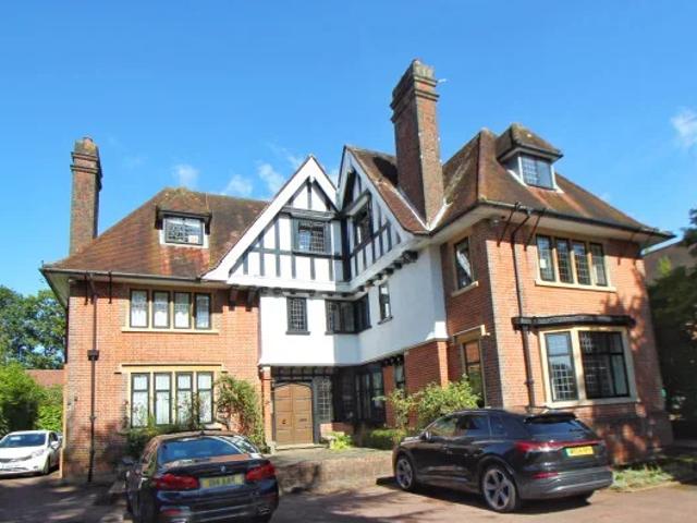 Apartment at Frithwood Avenue, London