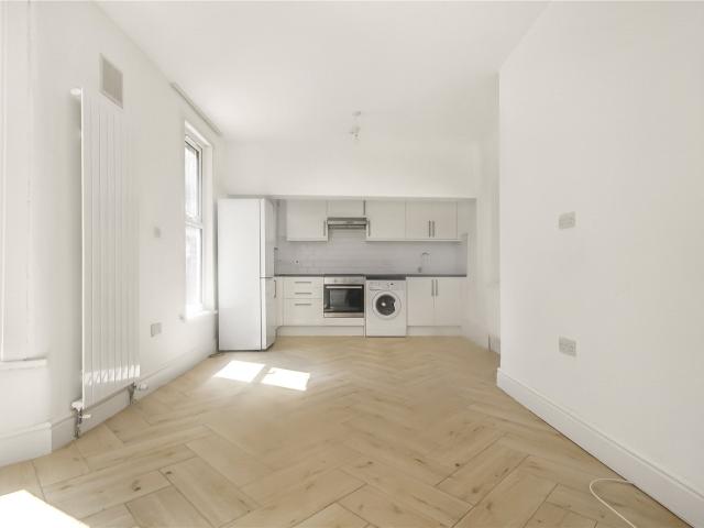 Apartment at Knight's Hill, Greater London