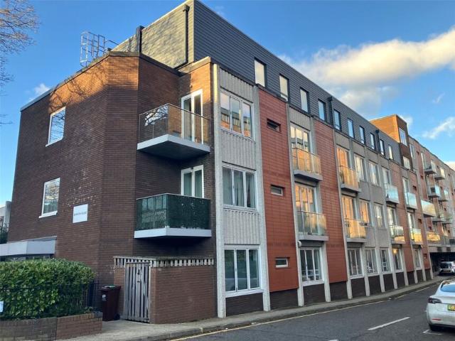 Apartment at Knoll Rise, Greater London