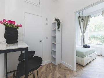 Apartment at Kelvin Road, Greater London