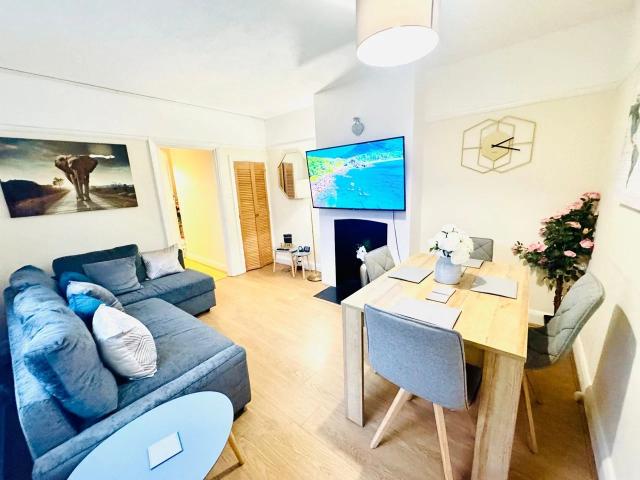 Apartment at Kenilworth Road, Borough of Spelthorne