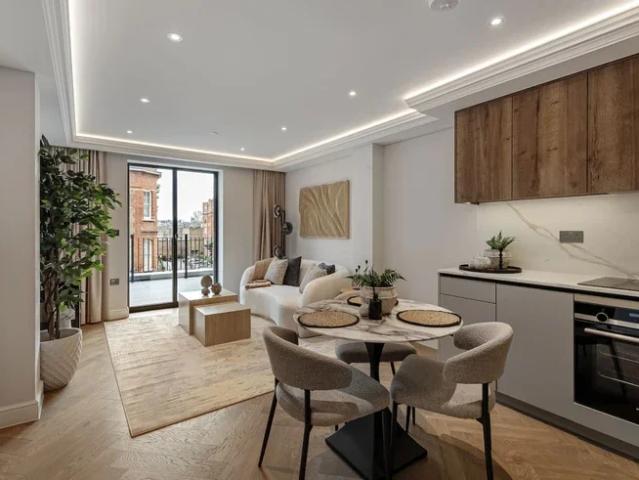 Apartment at Kensington High Street, Greater London