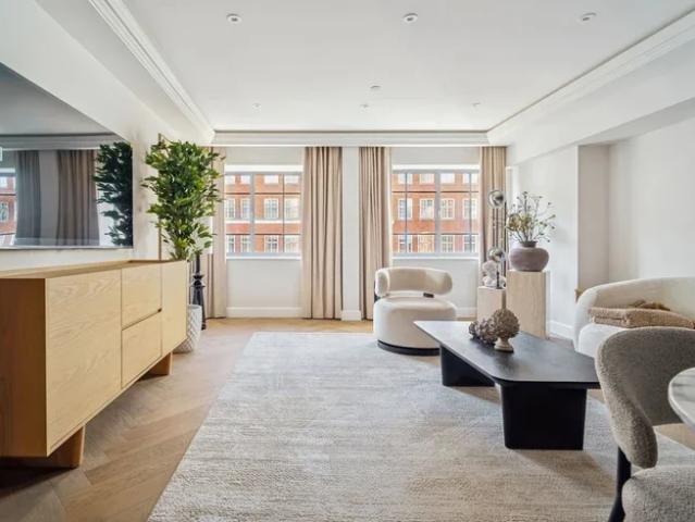 Apartment at Kensington High Street, Greater London