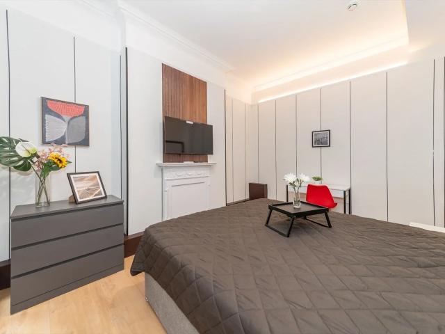 Apartment at Kensington High Street, Greater London