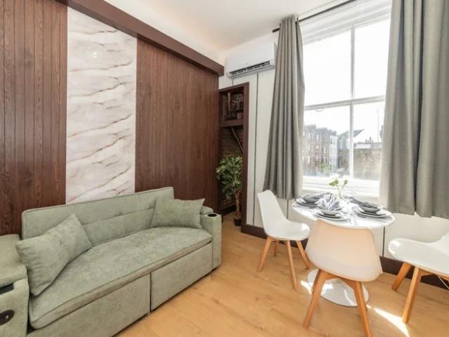 Apartment at Kensington High Street, Greater London