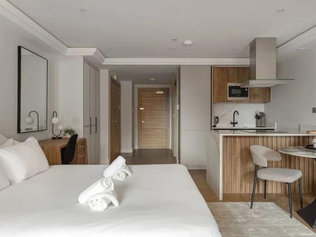 Apartment at Kensington High Street, Greater London