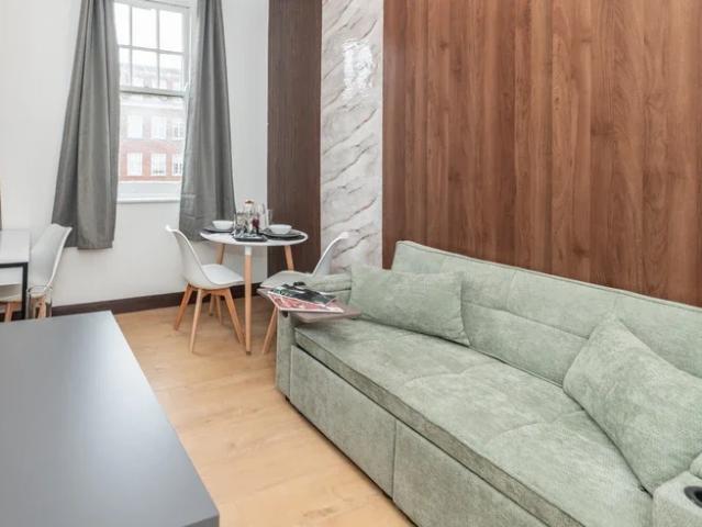 Apartment at Kensington High Street, Greater London