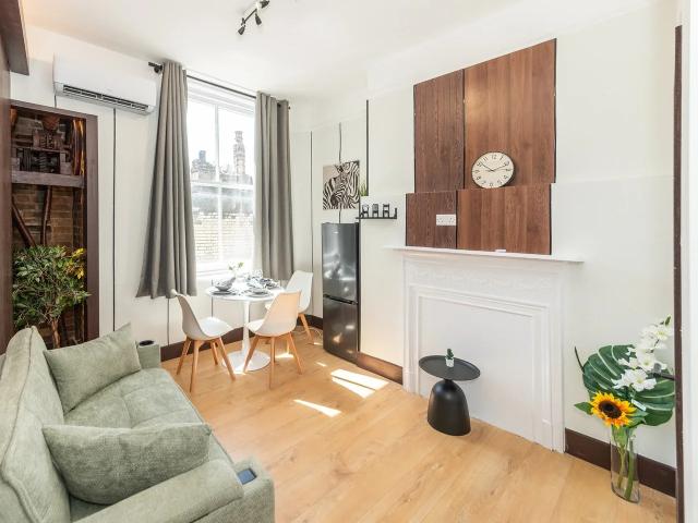 Apartment at Kensington High Street, Greater London
