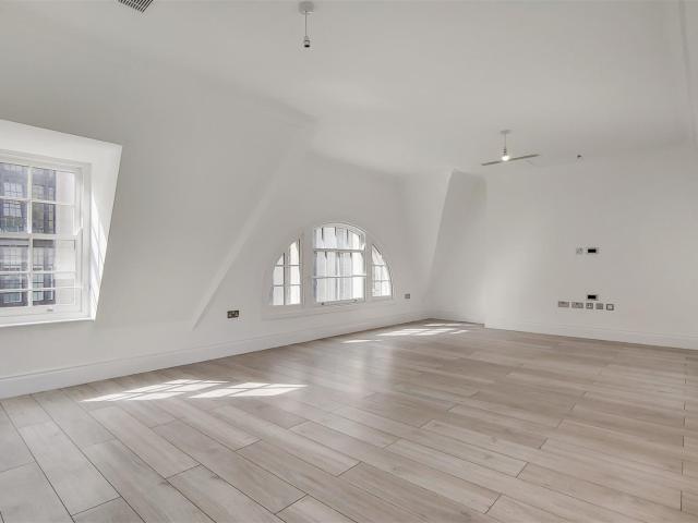 apartment at Kensington High Street, Kensington, London, W8 4PE