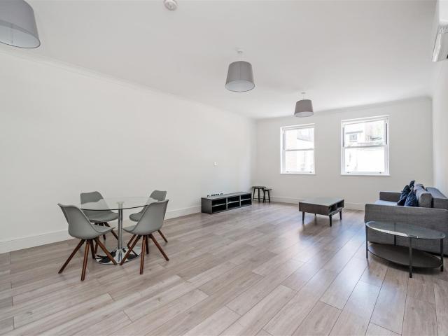 apartment at Kensington High Street, Kensington, London, W8 4PE