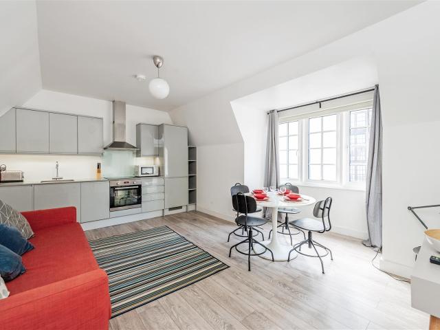 apartment at Kensington High Street, London, W8 4PE