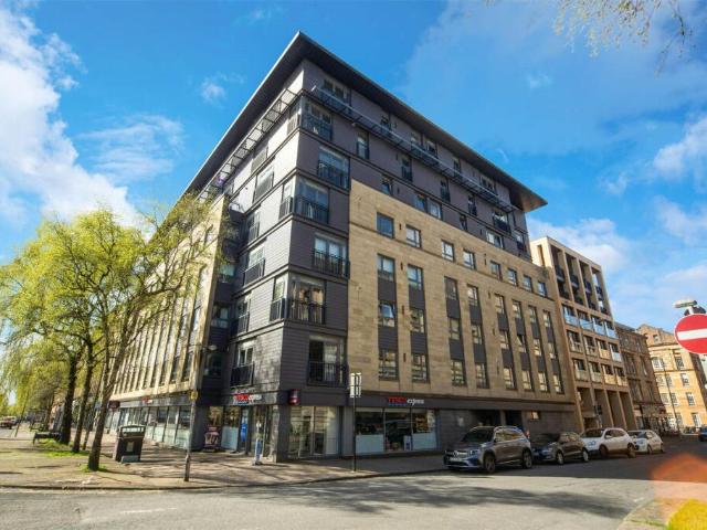 Apartment at Kent Road, Glasgow