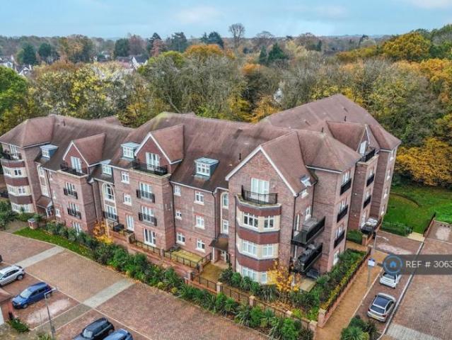 Apartment at Kestrel Close, Brentwood