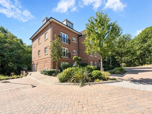 Apartment at Kestrel Close, Brentwood