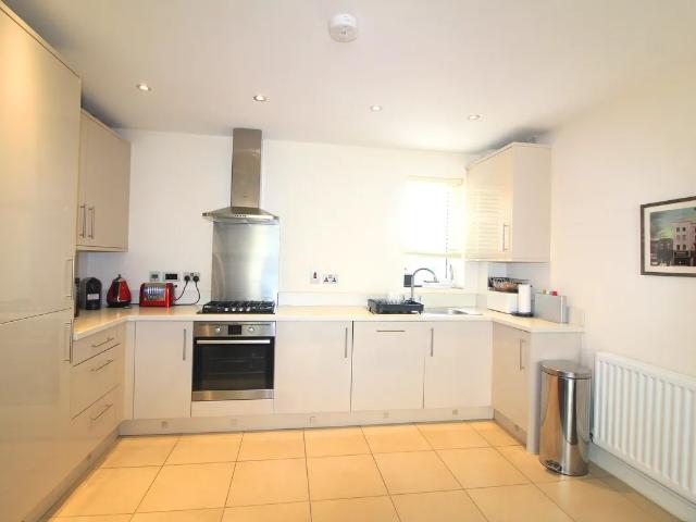 Apartment at Kingfisher Drive, Maidenhead