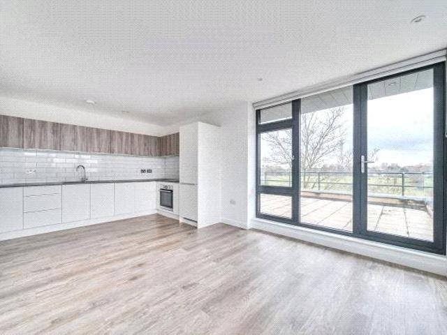 Apartment at Kingston Road, Staines Upon Thames