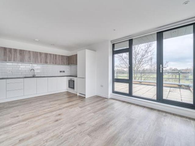 Apartment at Kingston Road, Staines Upon Thames