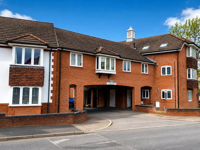Apartment at Kingsway Avenue, Woking