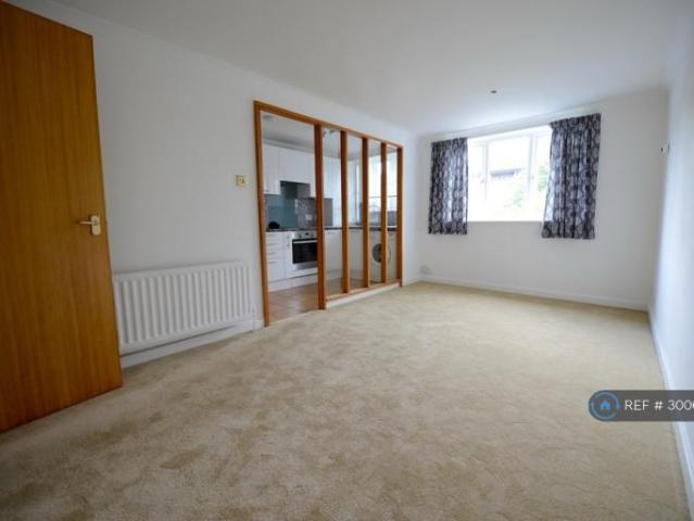 Apartment at Kingsworthy Close, Greater London