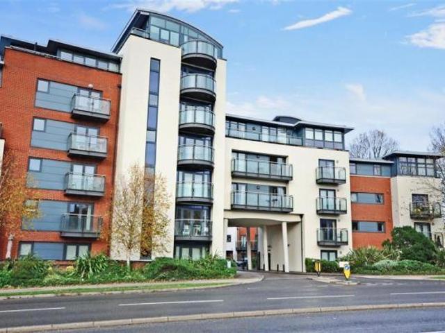Apartment at King's Gate, Horsham