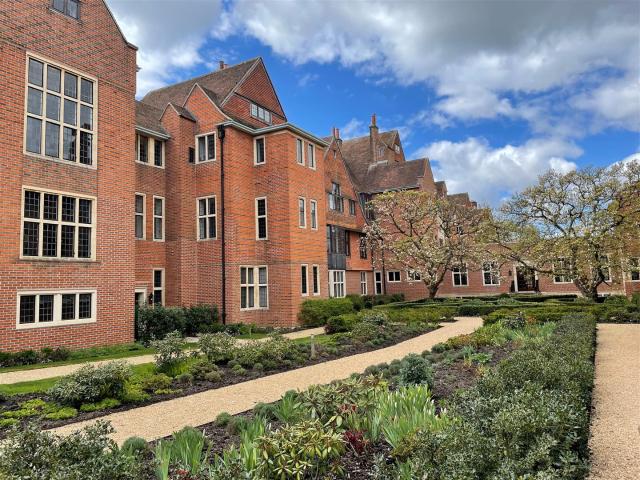 Apartment at King's Drive, Chichester