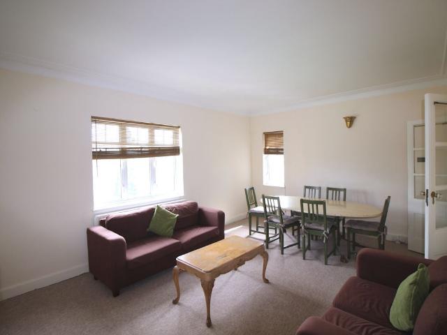 Apartment at Kings Drive, Greater London