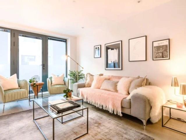 Apartment at King's Mews, Greater London