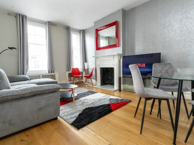 Apartment at King's Road, Greater London