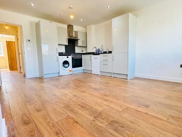Apartment at Kingsley Road, Greater London