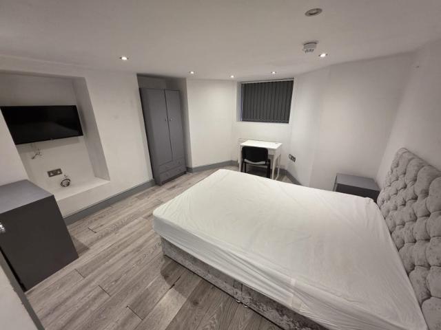 Apartment at Kirkstall Lane, Leeds