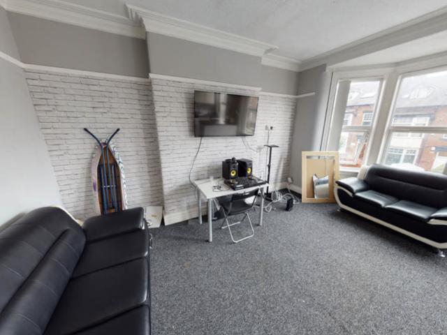 Apartment at Kirkstall Lane, Leeds