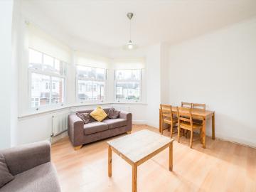 Apartment at Kirkstall Road, Greater London