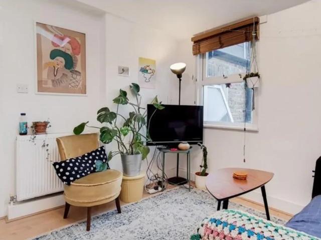 Apartment at Kyverdale Road, Greater London