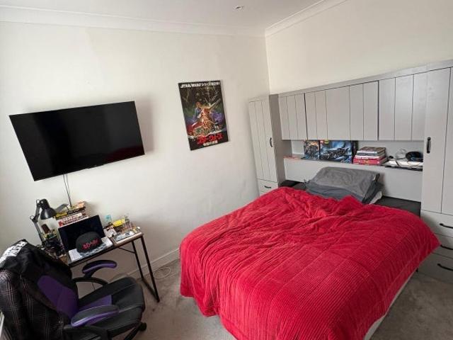 Apartment at Holly Park Gardens, Greater London