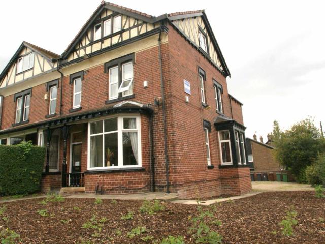 Apartment at Hollyshaw Street, Leeds