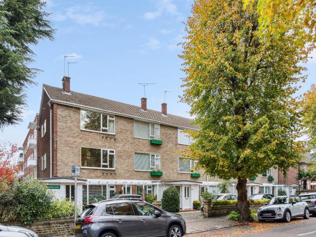 Apartment at Holmesdale Road, Greater London