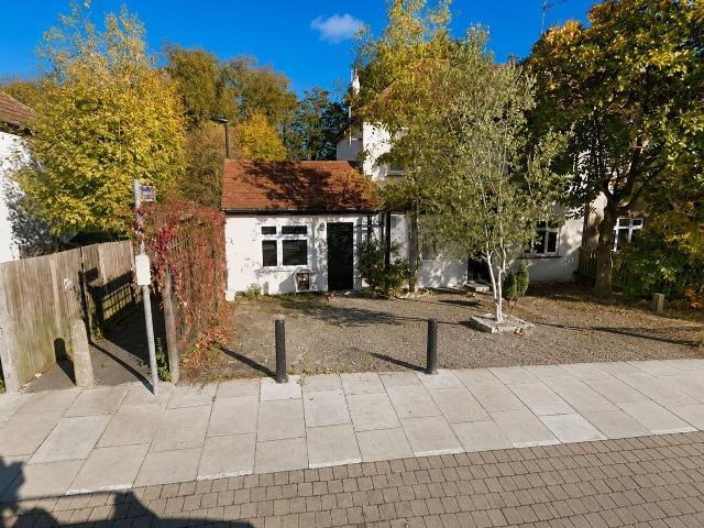 Apartment at Hood Avenue, Greater London