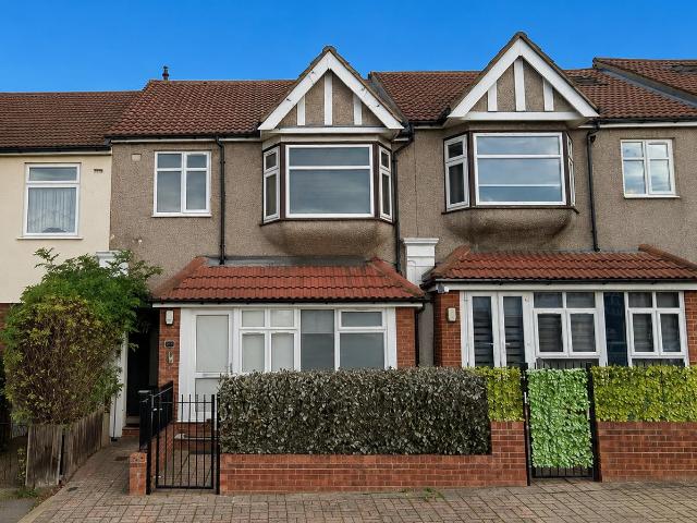 Apartment at Hornchurch Road, Greater London