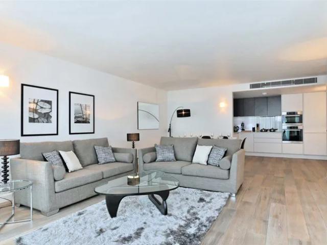 Apartment at Hortensia Road, Greater London