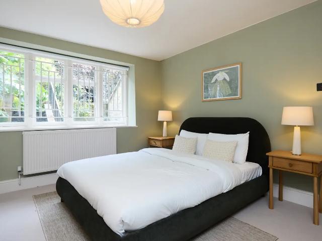 Apartment at Meeting House Lane, Greater London