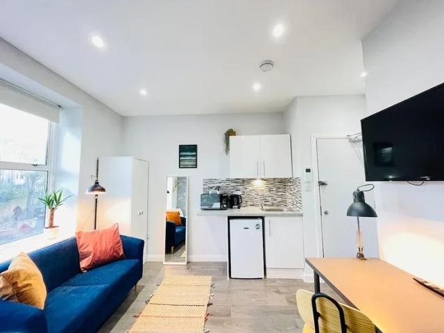 Apartment at Hawkwood Mount, Greater London