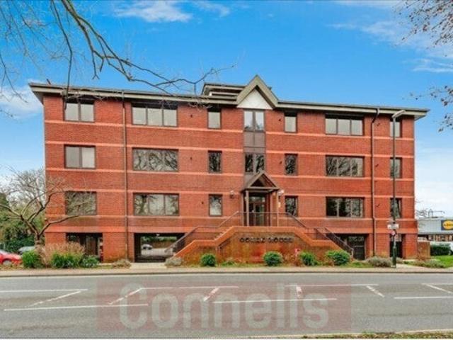 Apartment at Hazelwick Avenue, Crawley
